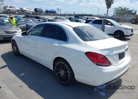 2019 Mercedes-Benz C 300 z USA, uszkodzony, nr VIN 55SWF8DB7KU293692